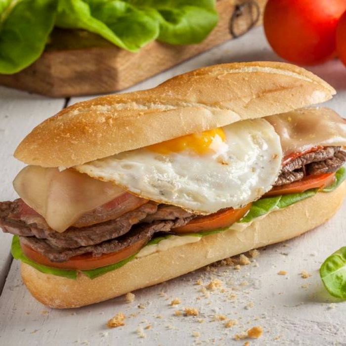 Chivito uruguayo